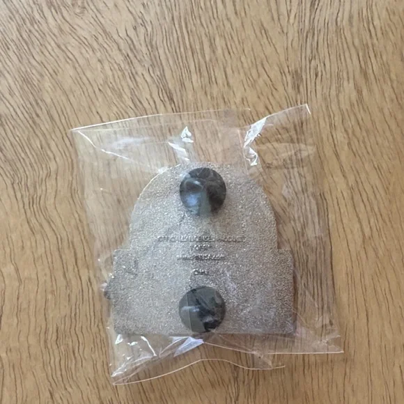 Trader Joe's 2025 Rose Parade Pin - Picture 2 of 2